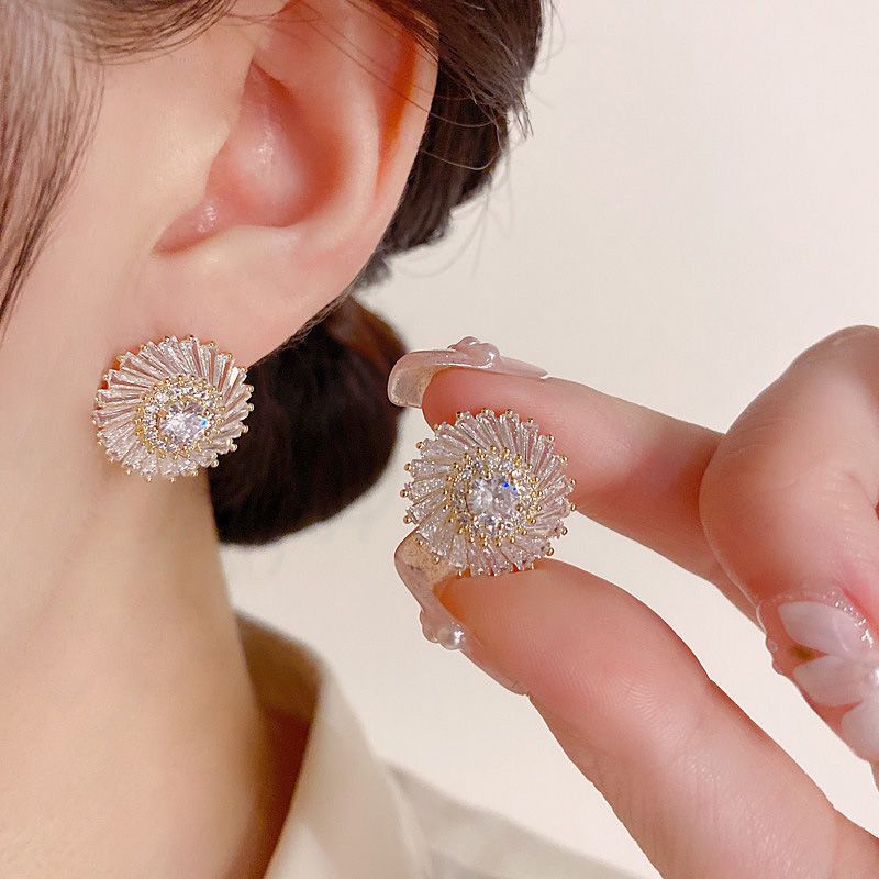 Pendientes de aro con girasol en plata de ley estilo moderno_voghion.com