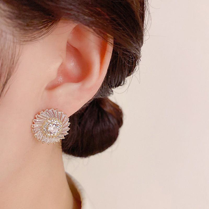 Pendientes de aro con girasol en plata de ley estilo moderno_voghion.com