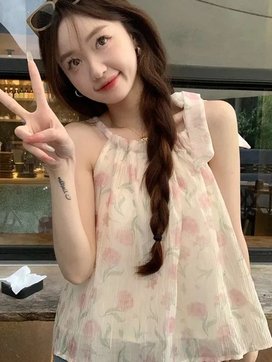 掛脖碎花綁帶背心女夏季新款法式減齡寬鬆設計感小眾外穿吊帶上衣