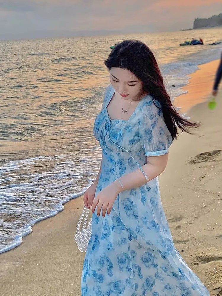 胖mm藍色碎花清冷連衣裙2023夏季新款多巴胺連衣裙收腰遮肉裙子女