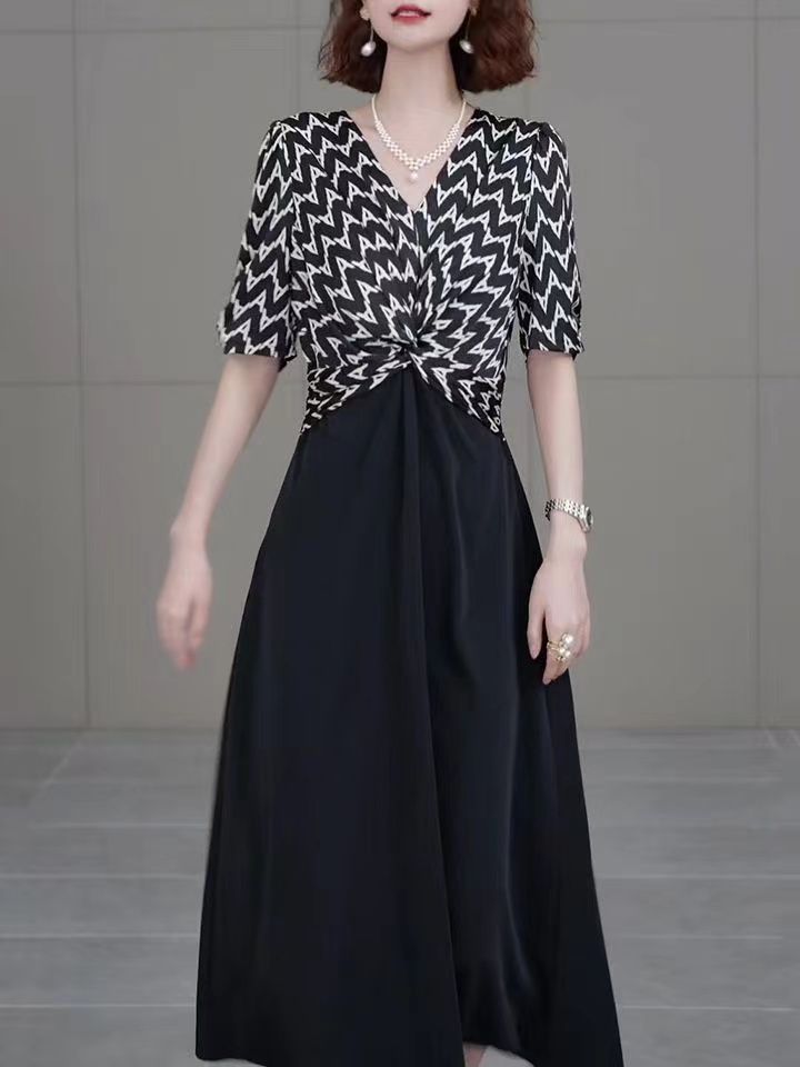 高级感时尚假两件连衣裙2023夏季新款法式洋气V领收腰显瘦中长裙