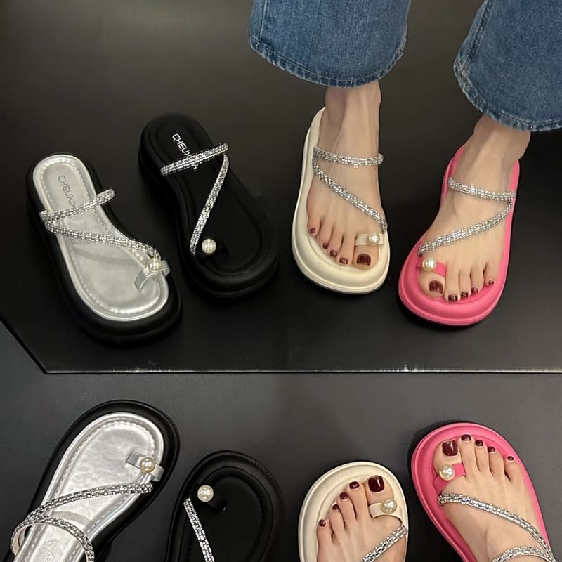 珍珠水鑽涼鞋拖鞋女夏外穿夾腳胖寬套趾法式羅馬沙灘厚底坡跟涼拖