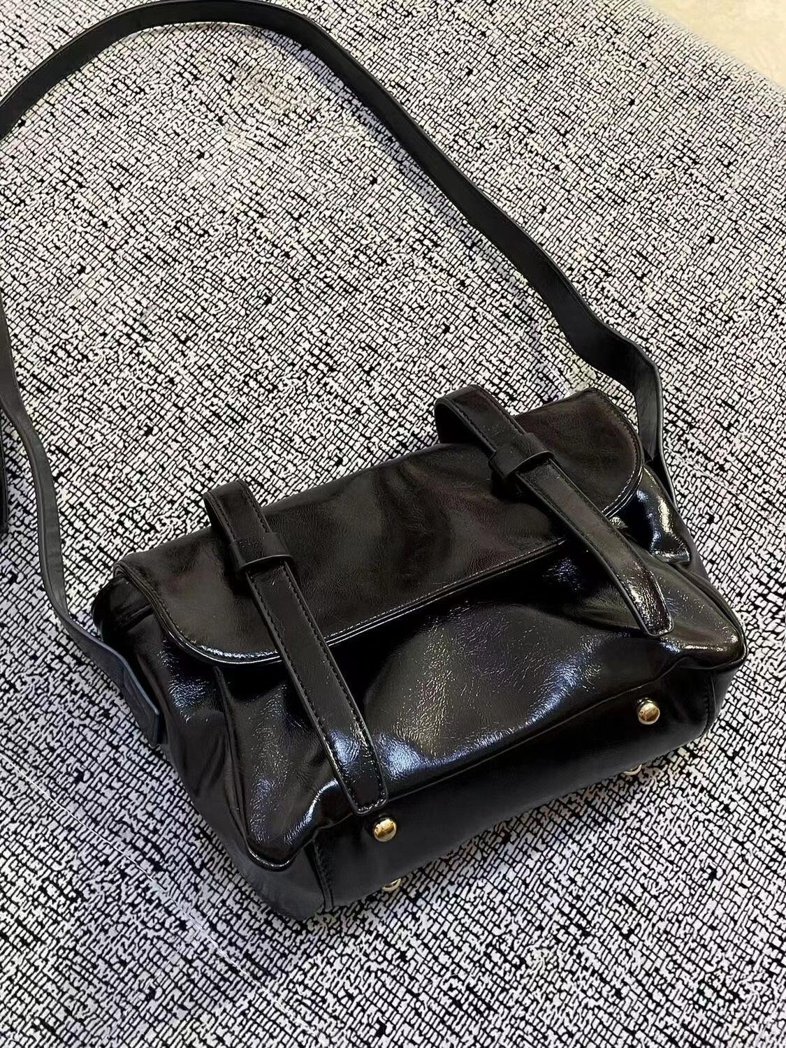 復古油蠟皮郵差包女包2023新款韓系小眾百搭軟皮通勤單肩包斜挎包
