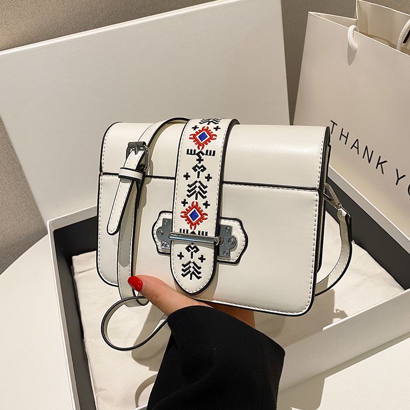Autumn and winter new high appearance level embroidery female ethnic wind tofu bag with personality crossbody bag shoulder bag_voghion.com