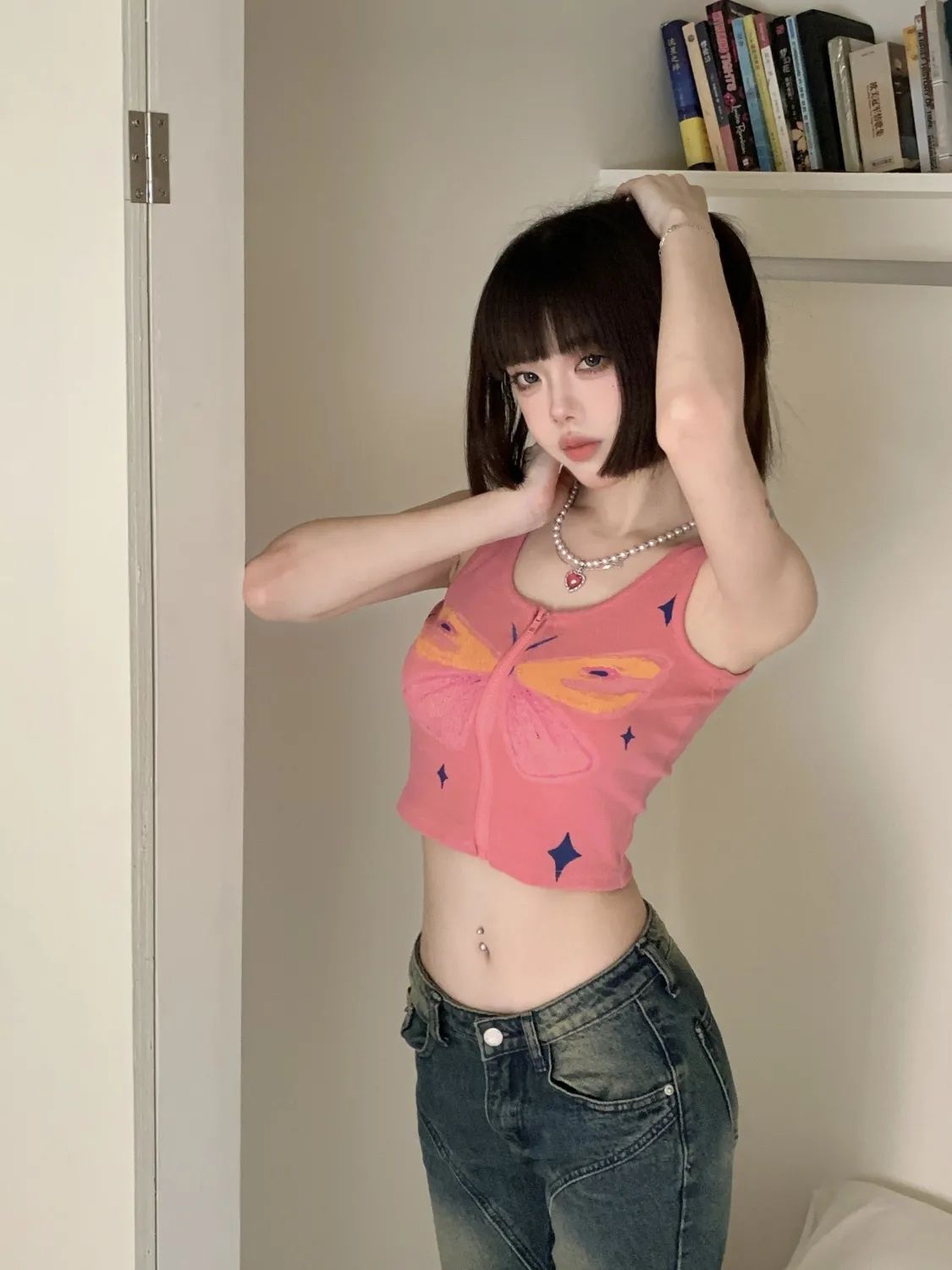 kumikumi塗鴉蝴蝶印花吊帶小背心女夏季辣妹修身外穿短款露臍上衣