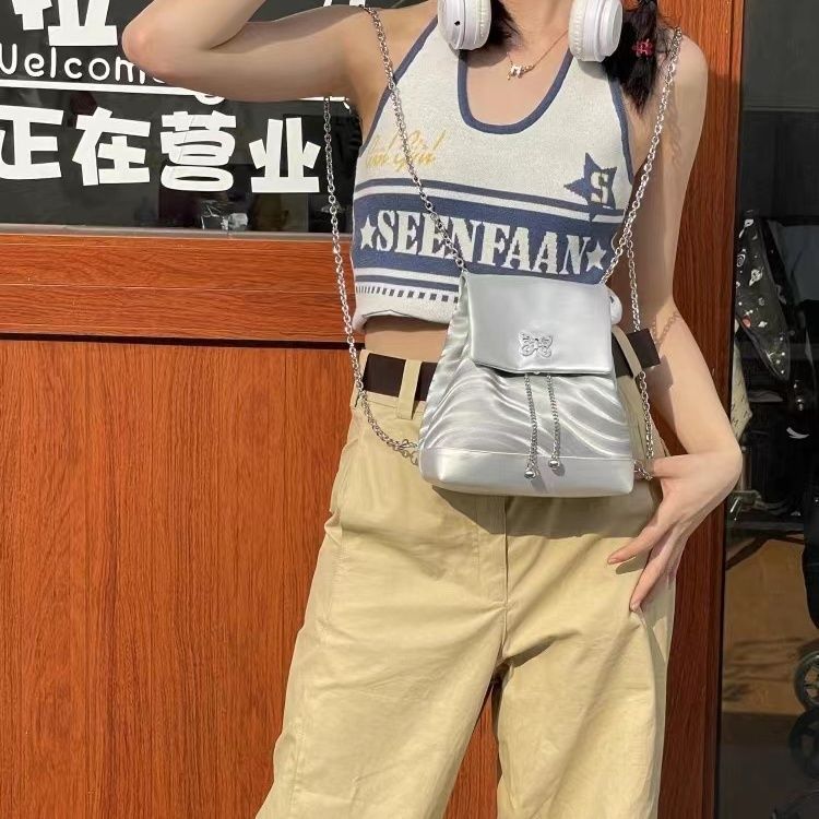 原創Y2K鏈條甜酷辣妹雙肩包女2024新款絲光皮高級感銀色背包