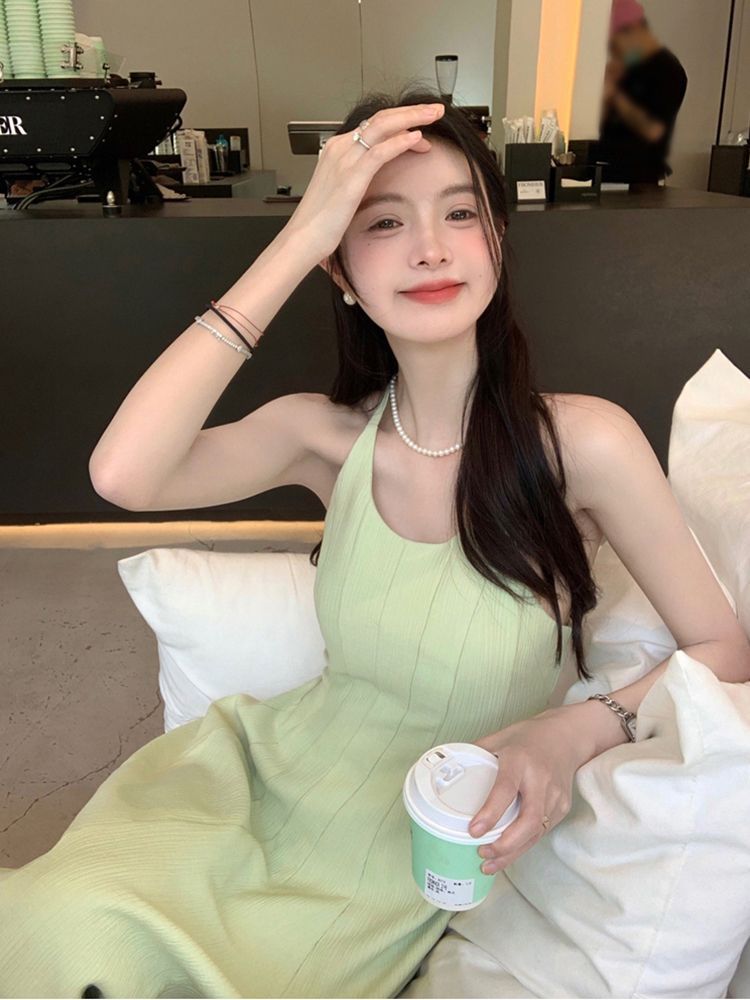 褶皺肌理感吊帶連衣裙女夏季新款極簡小眾收腰設計感顯瘦氣質長裙