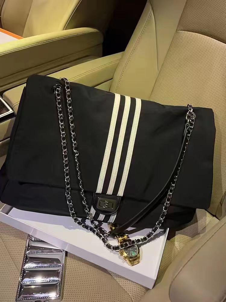 This year's popular Oxford cloth commuter bag, large-capacity flip bag, lock buckle, high-end chain bag, single shoulder crossbody bag