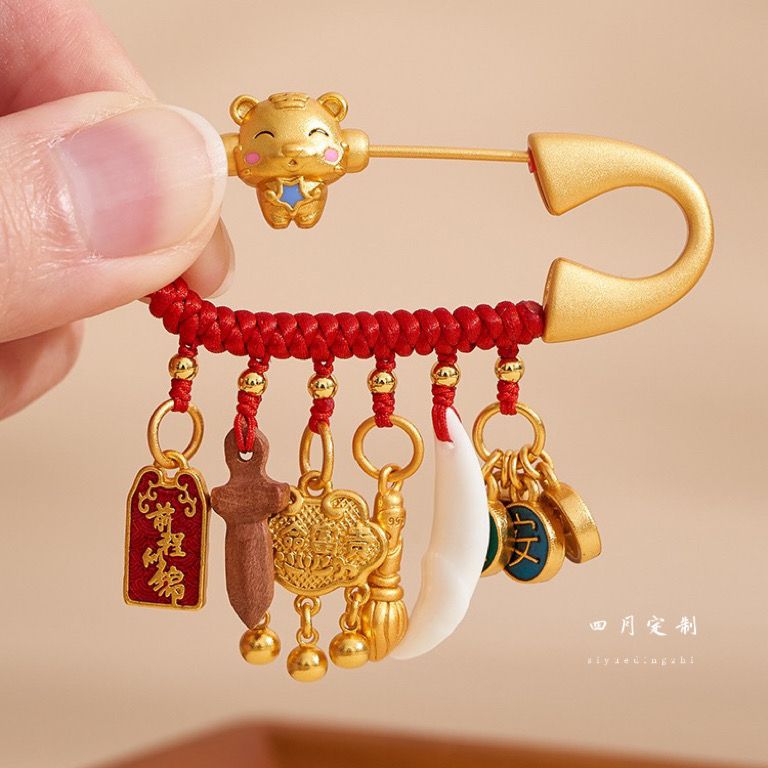 Chinese zodiac tiger, rabbit, dragon baby pin, sand gold pregnant mother, handmade brooch, accessories, clothes pendant to shock boys and girls