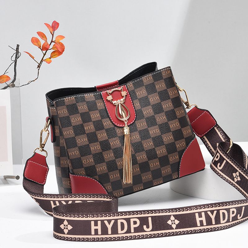 Brand Printed Bucket Bag 2023 New Winter Genuine Leather Texture Handbag Versatile and Fashionable Shoulder Crossbody Bag
