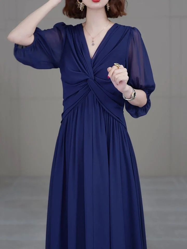 法式輕奢設計感小眾褶皺V領連衣裙女2023夏季新款收腰洋氣長裙