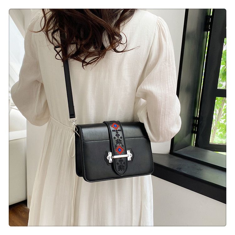 Autumn and winter new high appearance level embroidery female ethnic wind tofu bag with personality crossbody bag shoulder bag_voghion.com