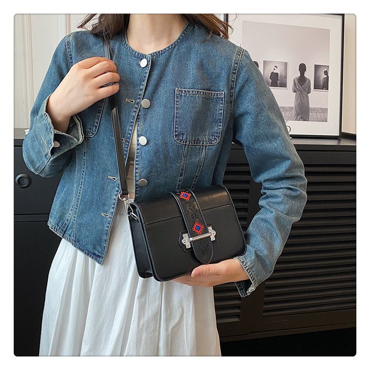 Autumn and winter new high appearance level embroidery female ethnic wind tofu bag with personality crossbody bag shoulder bag_voghion.com