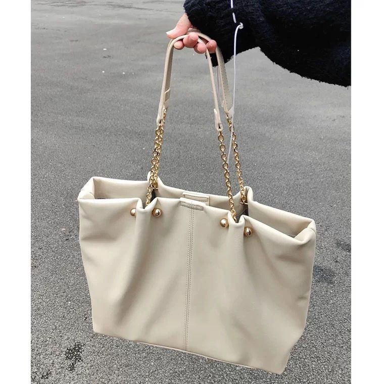 Bags 2023 new soft leather tote bag large capacity female niche high-end sense college student class portable shoulder bag