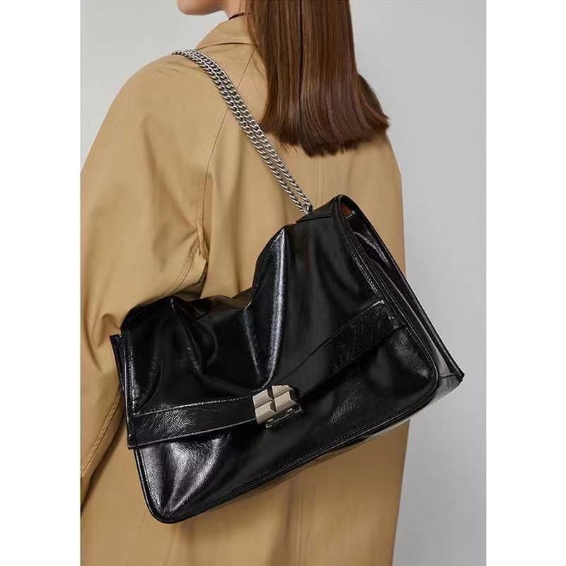 Retro light luxury large-capacity new women's bag clamshell style commuting and office worker single shoulder British minimalist bag
