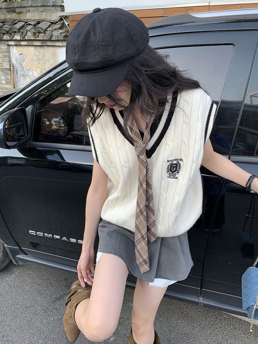Xinbangbang V-neck knitted sweater vest 2023 new spring shirt with layered collegiate vest for women」