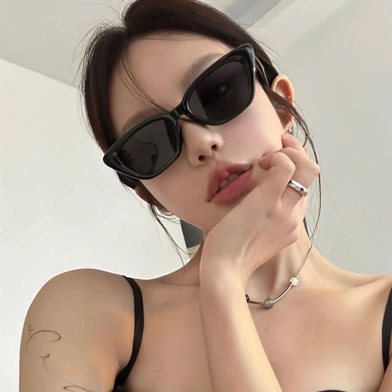 European and American style personalized cat-eye sunglasses for women, sun protection, high-end sunglasses, ins Internet celebrity hot girl street shooting, small frame glasses