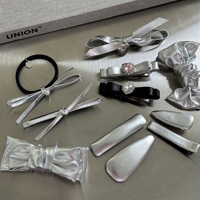 Korean sweet and cool hot girl silver bow hairpin ins niche high-end hairpin love bangs side clip headdress