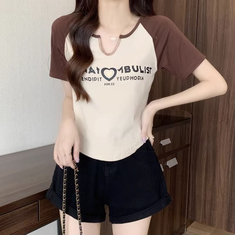 大碼女士t恤短袖夏季洋氣V領辣妹胖妹妹寬鬆正肩短款上衣200斤300