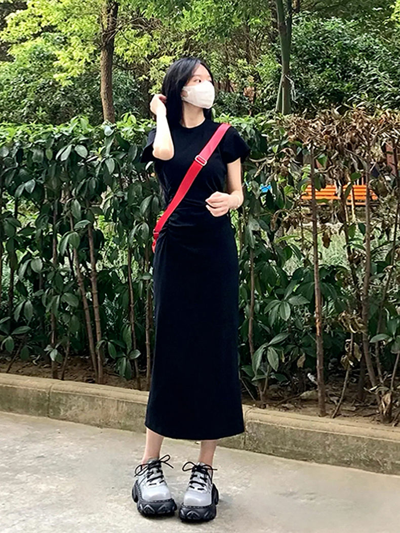 赫本风设计感小众黑色短袖连衣裙女夏季2023新款长款t恤休闲裙子