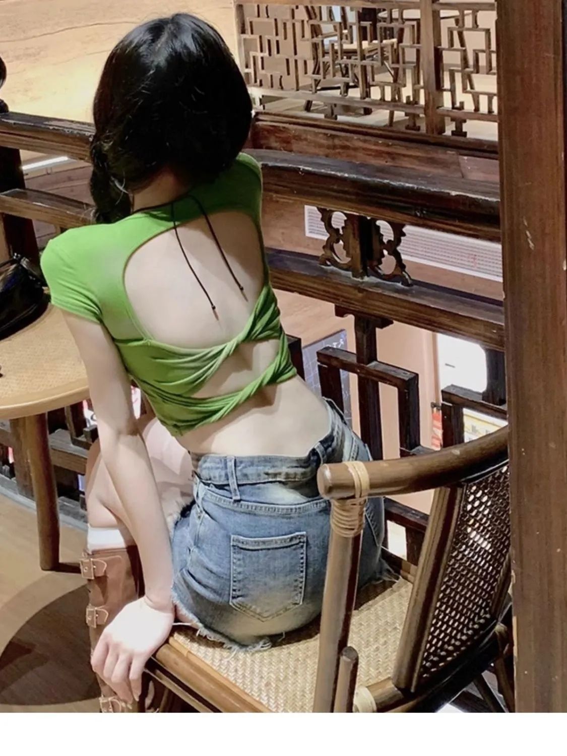 Green sexy pure desire hot girl dopamine wearing open back short-sleeved t-shirt female summer navel high waist short top