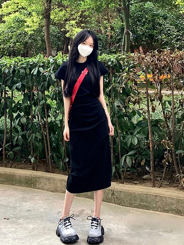 赫本风设计感小众黑色短袖连衣裙女夏季2023新款长款t恤休闲裙子
