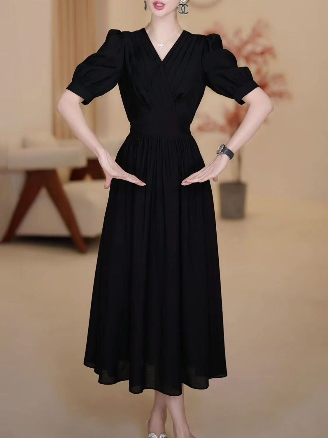 高级感法式黑色连衣裙2023新款夏季收腰显瘦时尚洋气遮肚过膝裙子