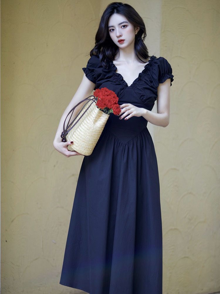 赫本风复古法式连衣裙女夏季2023新款设计感纯色收腰显瘦气质长裙