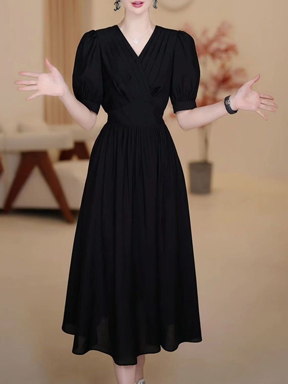 高级感法式黑色连衣裙2023新款夏季收腰显瘦时尚洋气遮肚过膝裙子