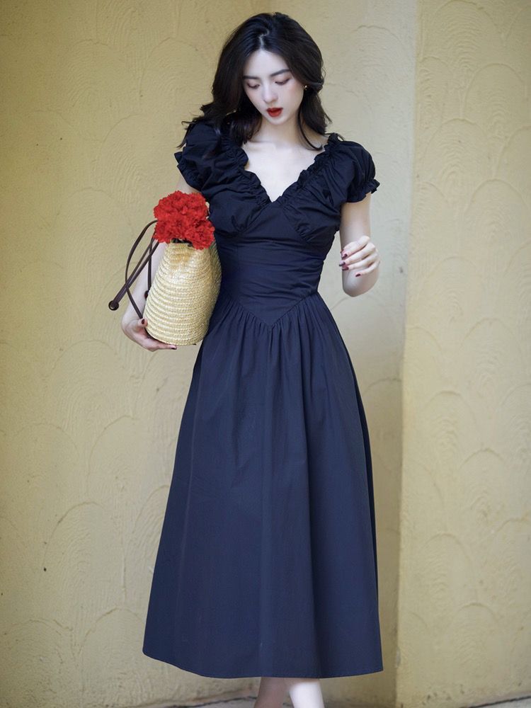 赫本风复古法式连衣裙女夏季2023新款设计感纯色收腰显瘦气质长裙