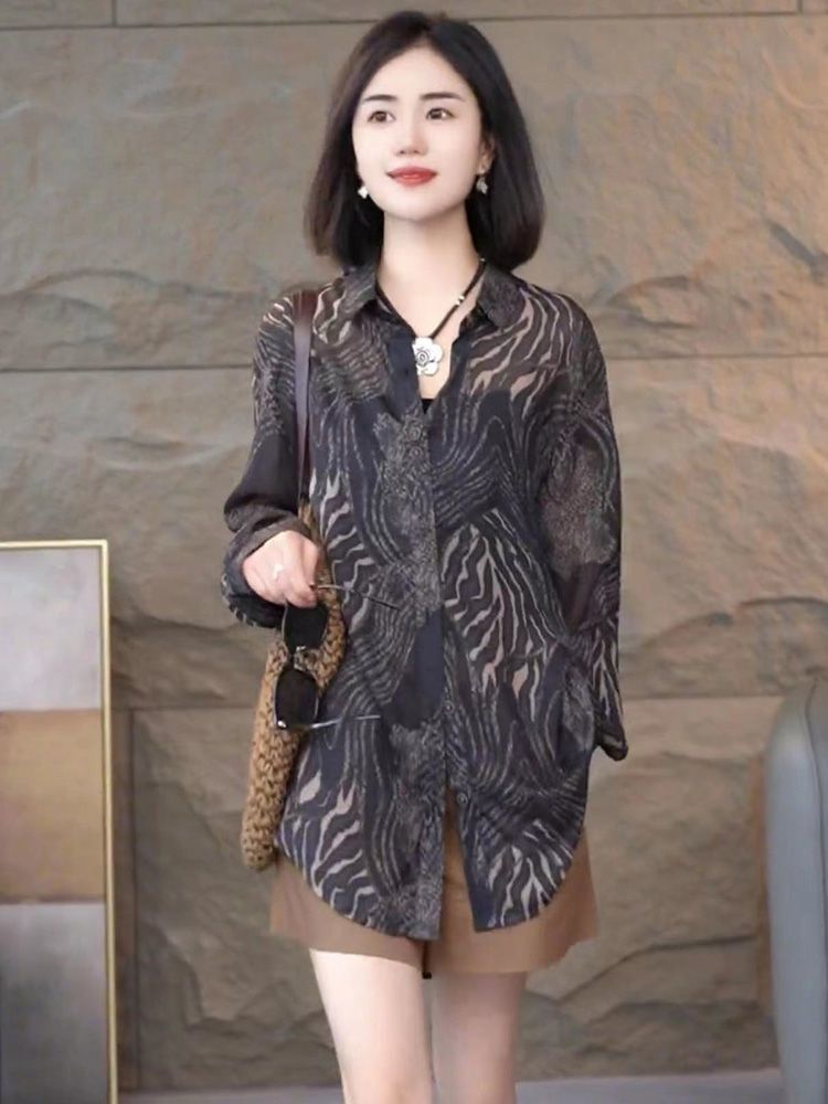 Single/suit women's 2023 new summer fashion printed long-sleeved shirt loose and versatile solid color shorts two-piece set