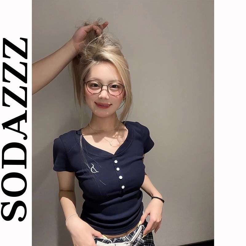 2023 new navy blue short-sleeved T-shirt, short slim fit, button design, chic, casual and versatile top