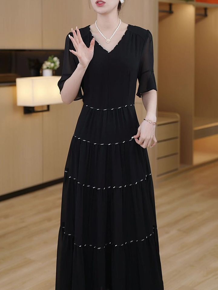 高级感时尚拼接收腰连衣裙女夏季新款气质修身显瘦黑色中长裙