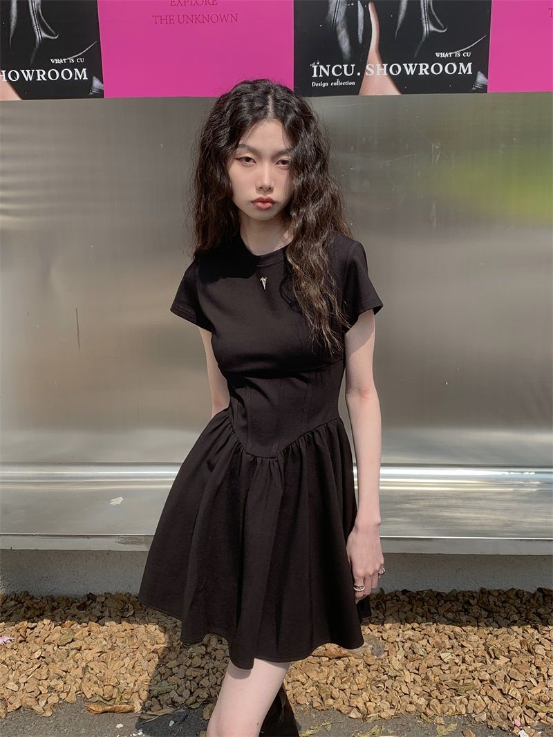 Xiaozi dopamine ballet style wearing Thai style tea break French style girdle fluffy dress drag sister style little black dress