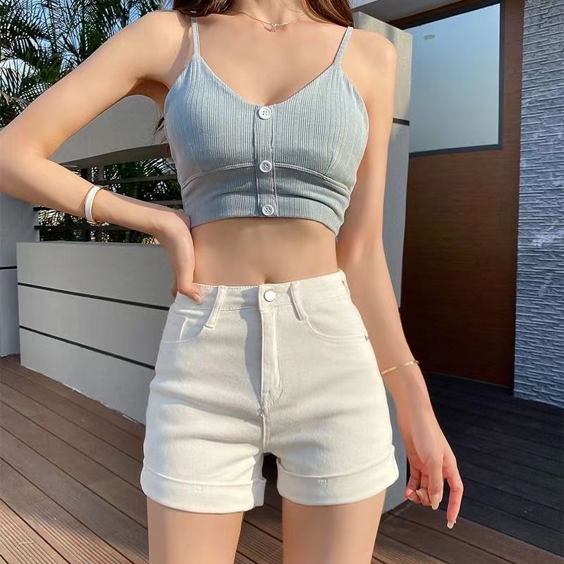 White straight denim shorts for women, washed and cuffed, summer hip-covering, leg-lengthening hot pants, A-line temperament, leg-lengthening trend