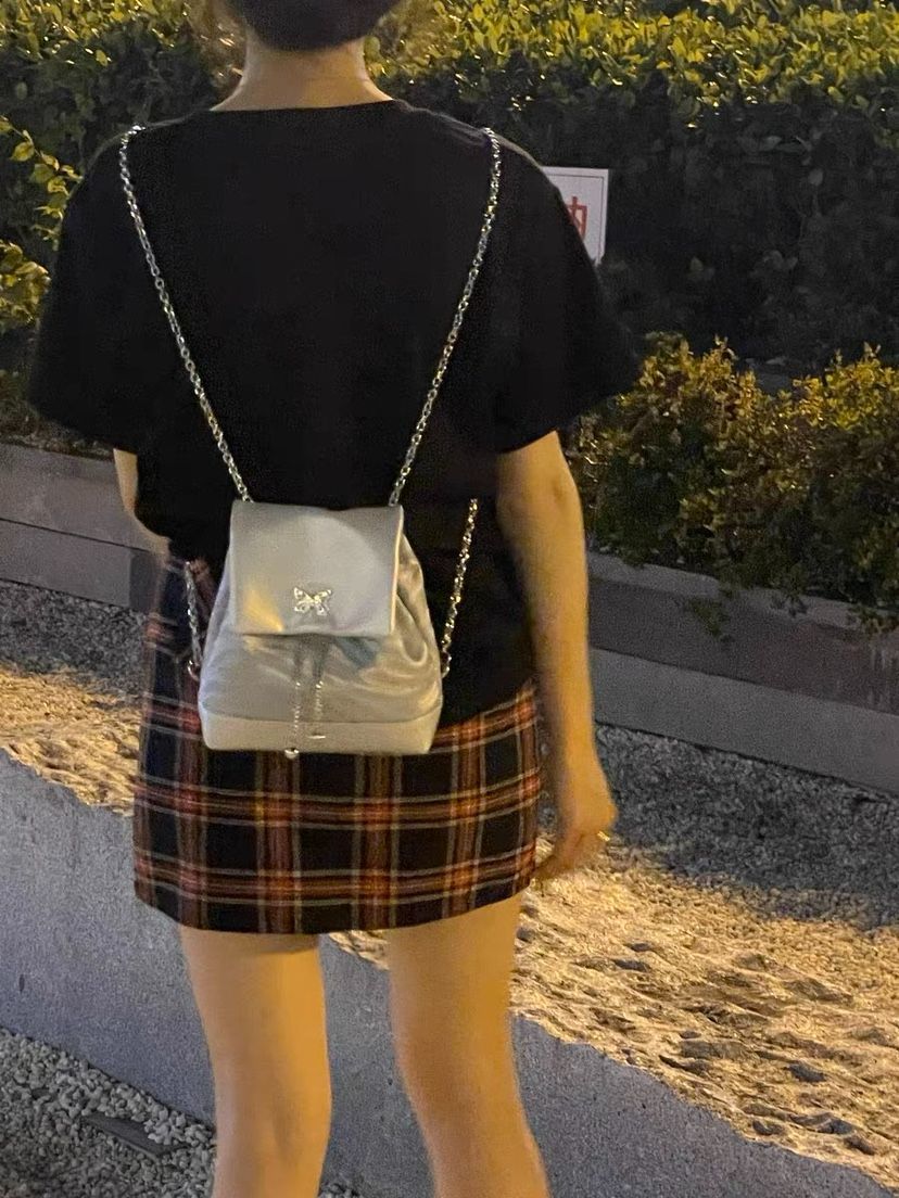 Lian Ai original Y2K chain sweet cool hot girl backpack female  new mercerized leather high-end silver backpack