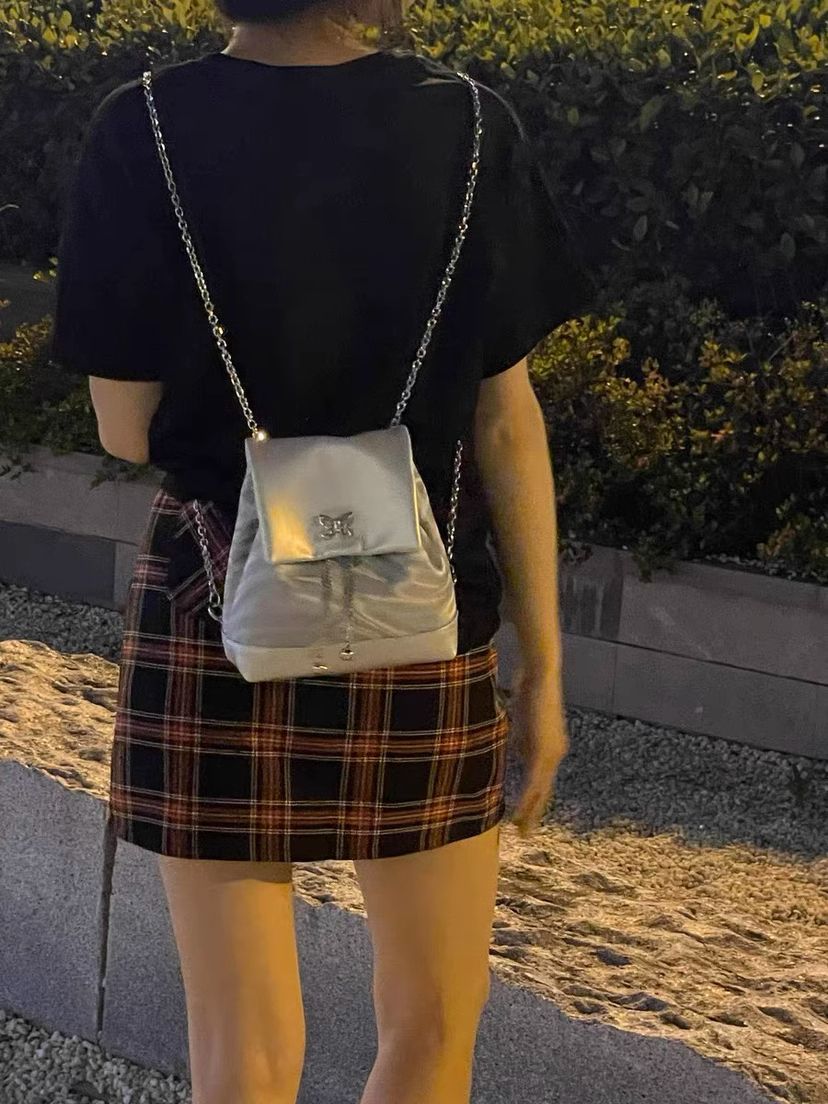 Lian Ai original Y2K chain sweet cool hot girl backpack female  new mercerized leather high-end silver backpack
