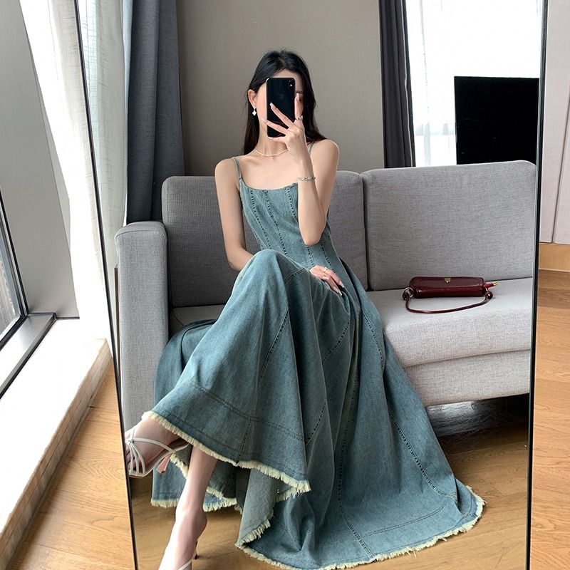 連衣裙女夏季2023新款復古牛仔藍法式吊帶裙氣質修身顯瘦長裙女