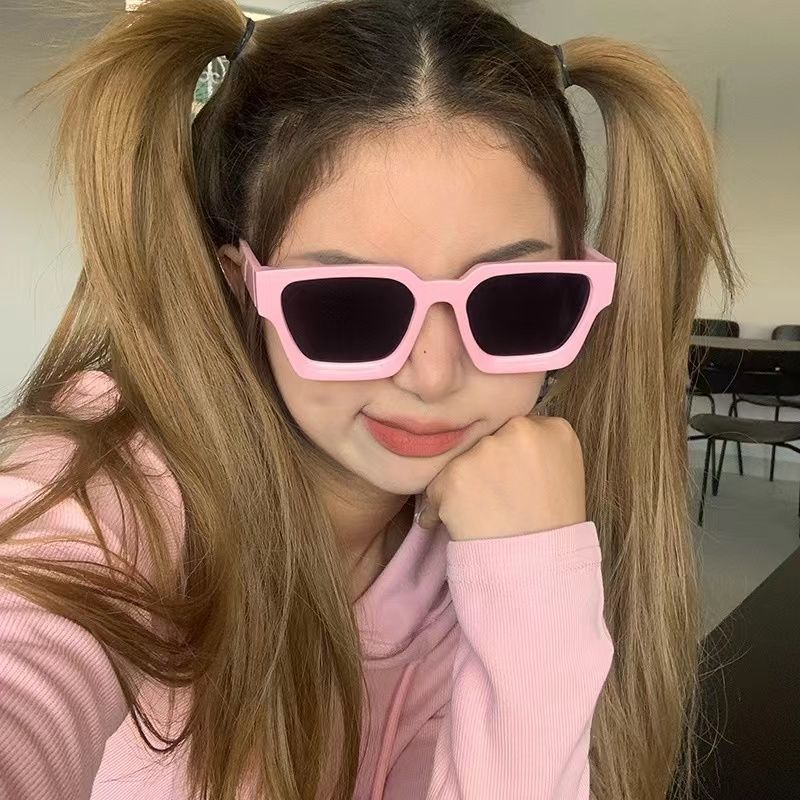 Internet celebrity pink concave shape sunglasses for women European and American thick frame face-showing small retro sun visor square frame street photography sunglasses