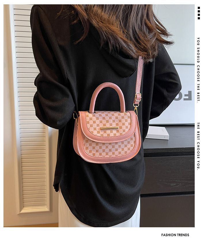 Stile forestale minimalista per le donne 2024 nuova borsa a tracolla alla moda, alla moda griglia di diamanti semicircolare singola_voghion.com