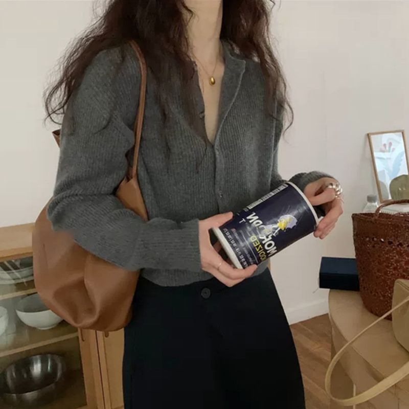 French temperament knitted cardigan women's early spring 2023 new loose outer wear thin section Hong Kong flavor thin short bm top