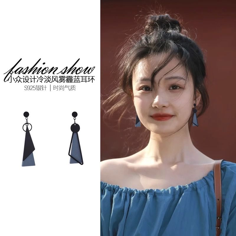霧霾藍色耳夾女無耳洞2023年新款潮小眾設計感高級不對稱長款耳飾