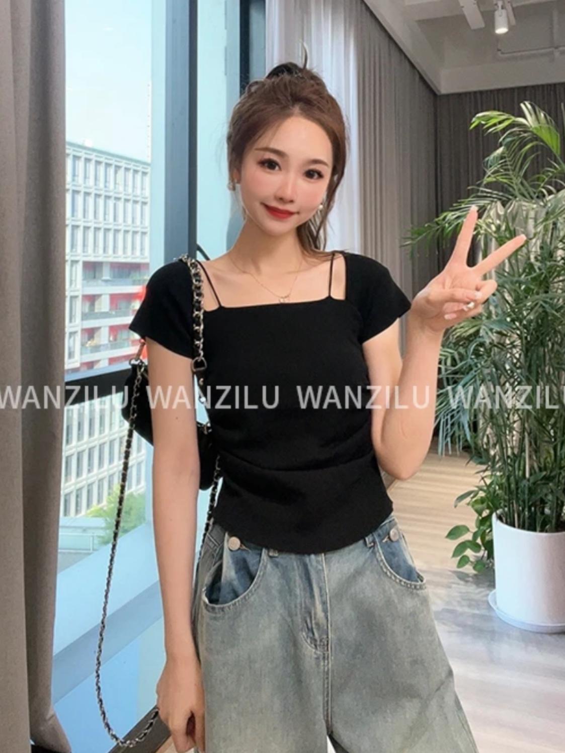 Unique sense of design and chic short-sleeved knitted t-shirt women's summer short section pleated square collar self-cultivation small shirt top ins tide