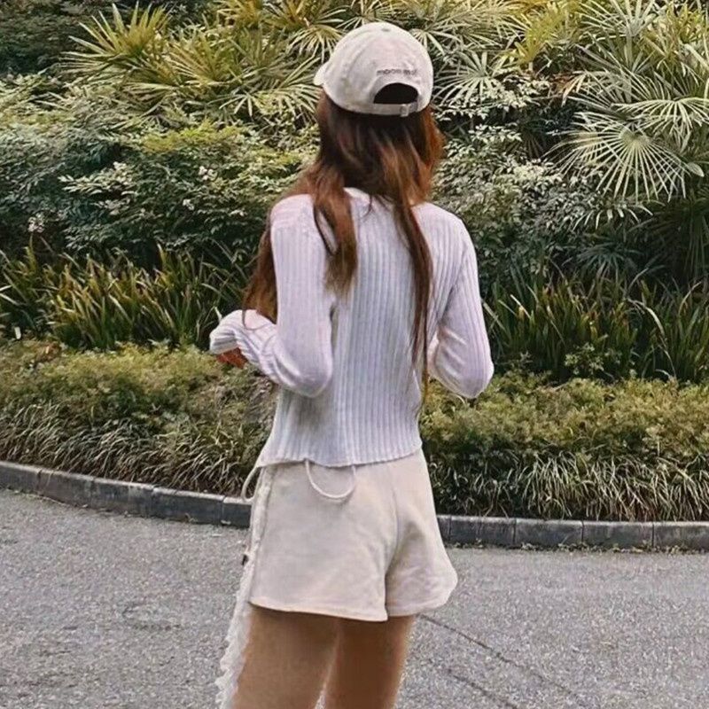 Houlang Zhao Lusi with the same white thin cardigan sunscreen shirt with drawstring skirt pants vest short-sleeved T suit female