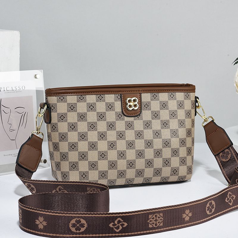 Genuine leather texture women's versatile crossbody bag women's small bag 2023 winter new style small square bag coin purse trend