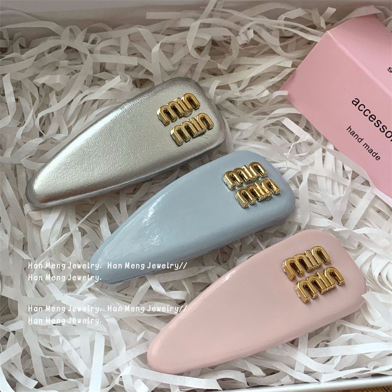 fever same letter PU leather hair clip women's high-end spring clip niche candy color side bangs hair clip hair accessories