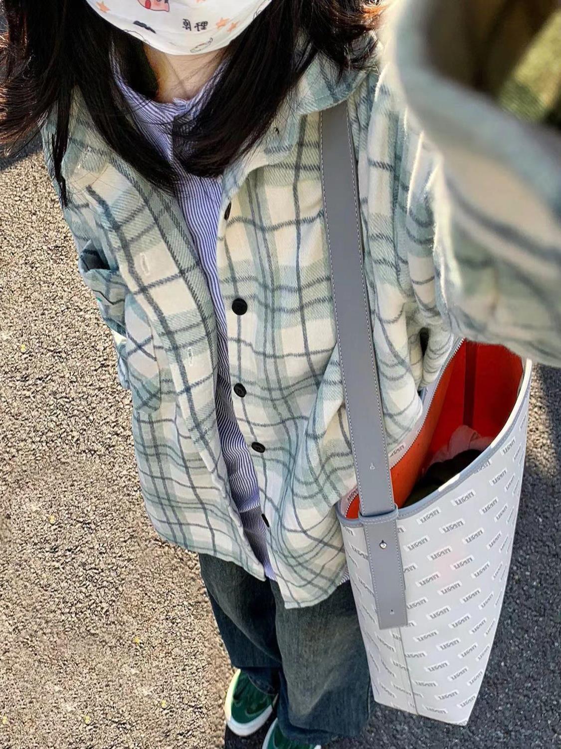 2023夏新款貼標綠色格子襯衫外穿女寬鬆休閒中長款防曬襯衣外穿潮