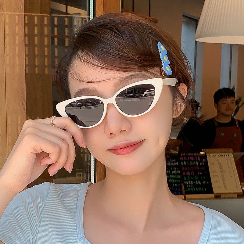 白色框墨鏡女款高級感復古貓眼眼鏡海邊2023新款太陽鏡女防紫外線