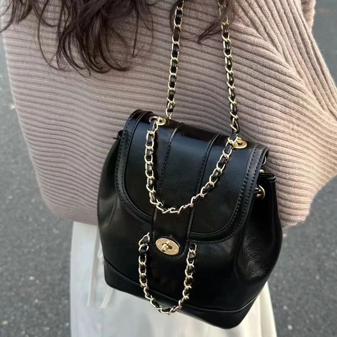 Korean niche 2023 new style small fragrant chain backpack female ins blogger student class travel backpack trend