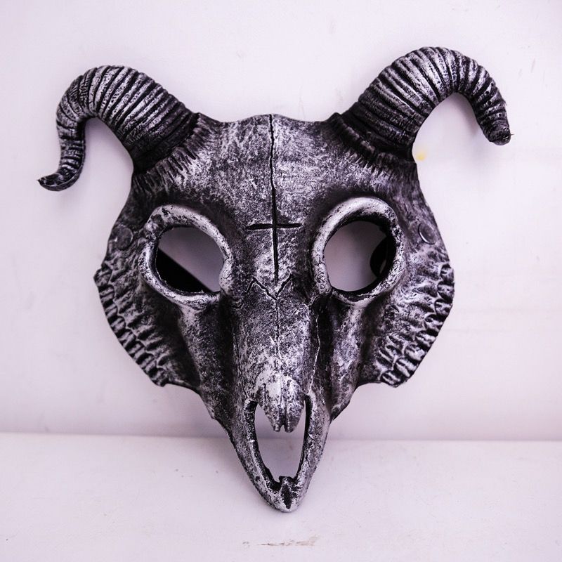 Halloween, modieuze en coole maskers laten je opvallen tussen de massa. Ga naar je feest en schitter_voghion.com
